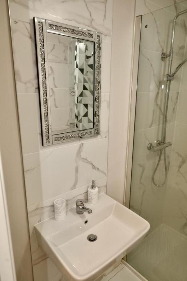 Aqua Dreams - Serviced Luxury Modern Belfast City Centre 2 Bed Apartment Екстериор снимка